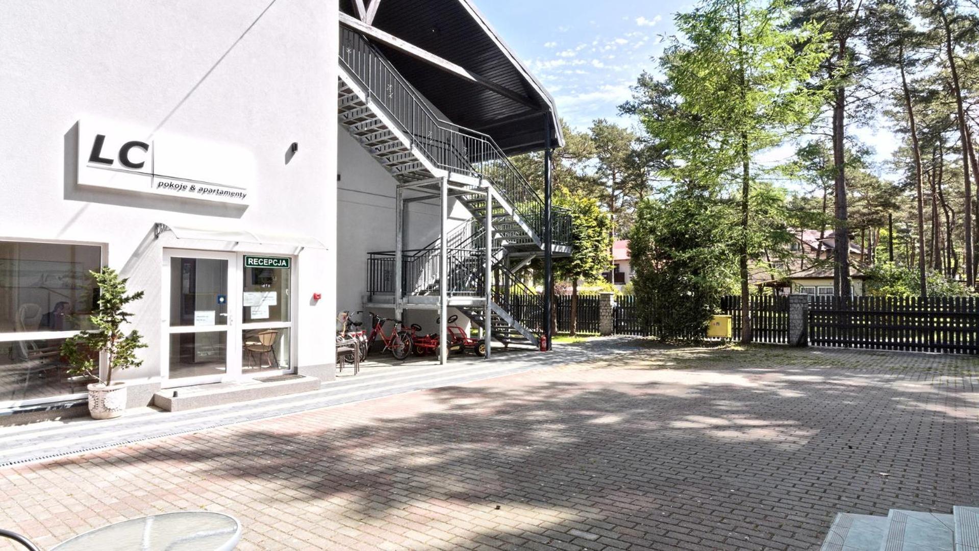 Lc Pokoje & Apartamenty Pobierowo Exteriör bild