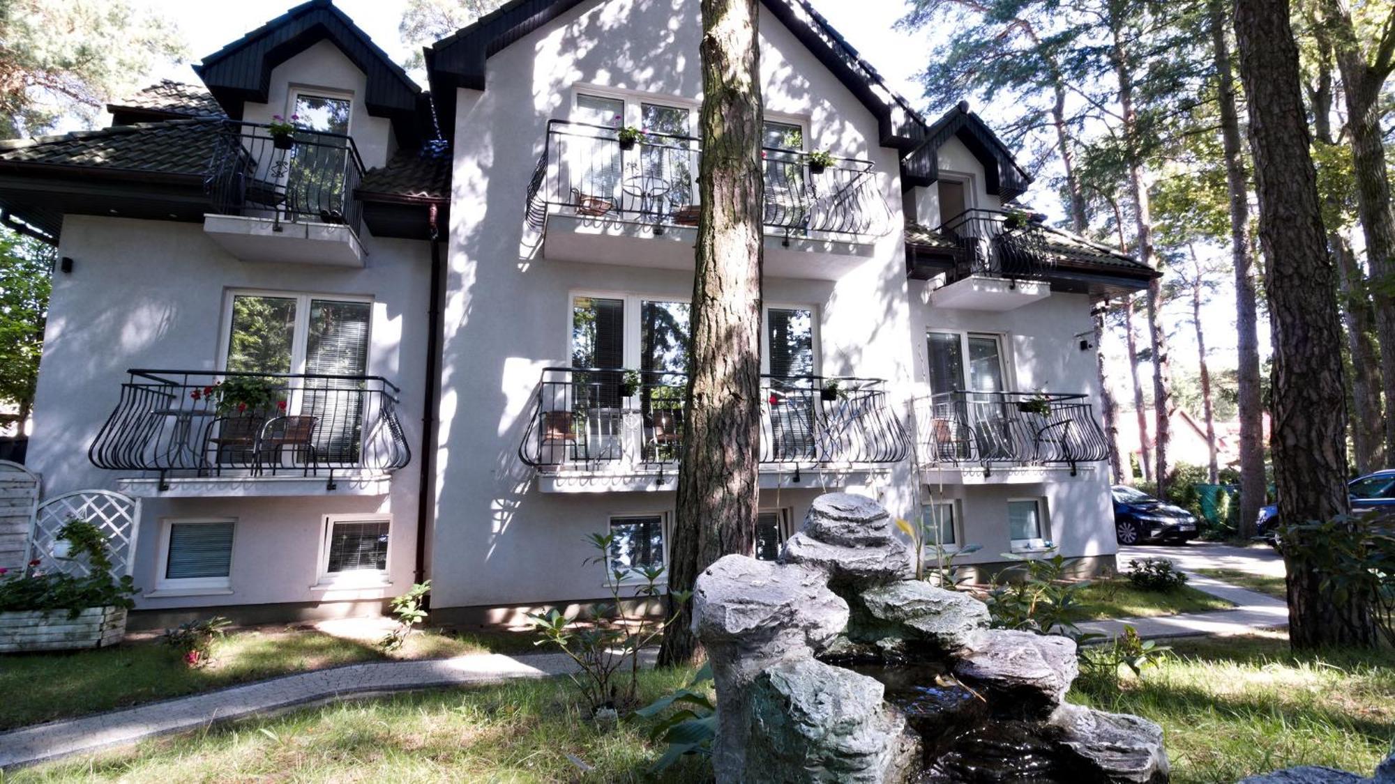 Lc Pokoje & Apartamenty Pobierowo Exteriör bild