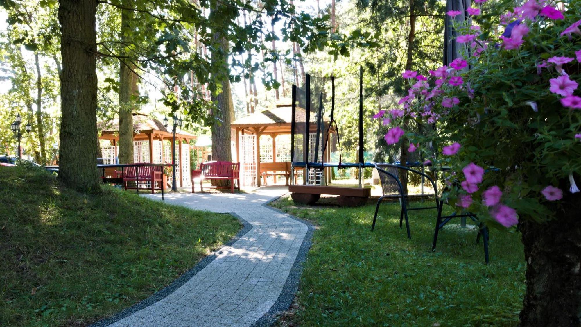 Lc Pokoje & Apartamenty Pobierowo Exteriör bild